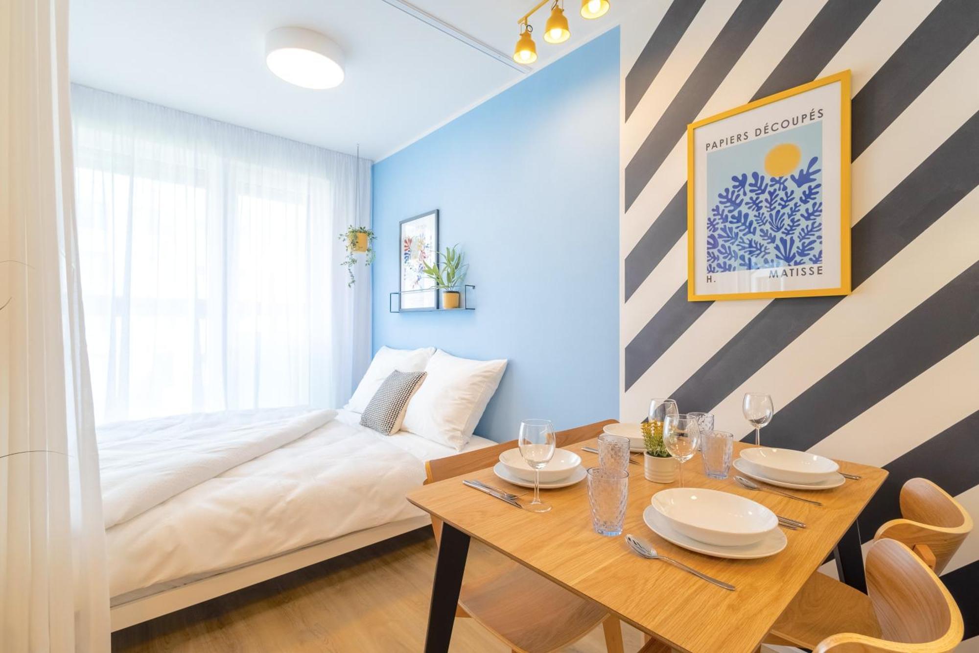 Yellow - Balcony, Free Parking, By Gravity Praga